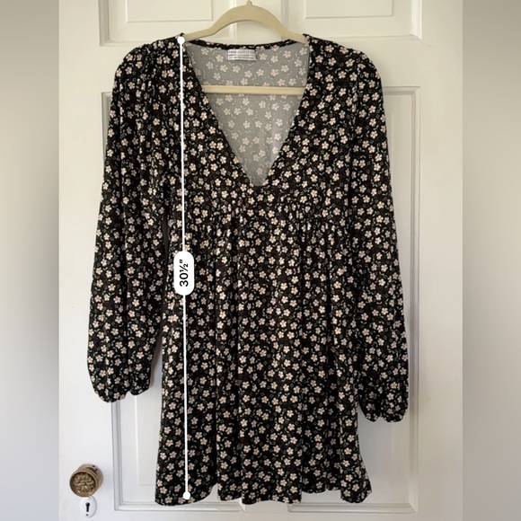 Urban Outfitters Black Floral V-Neck Dress - Picture 3 of 3